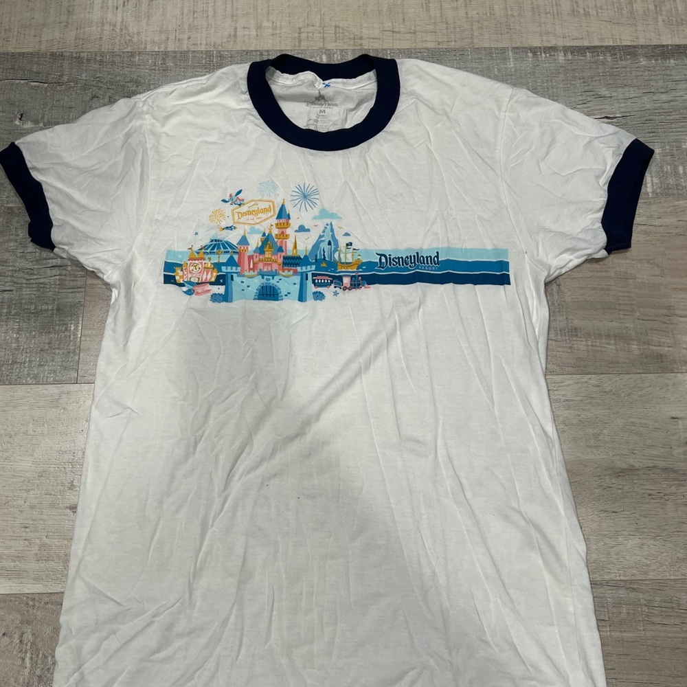 Disneyland T-shirt Size M adults